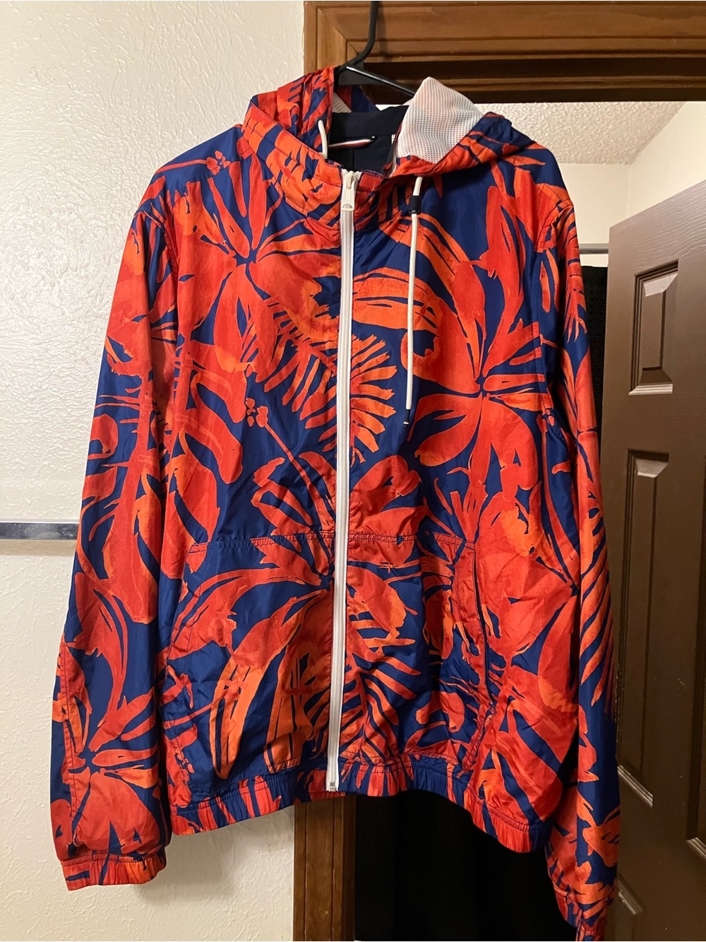 Tommy Hilfiger men’s windbreaker jacket, large blue red, full zip